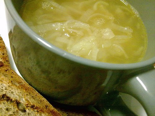 감기를 예방하는 4가지 수프 양파 수프