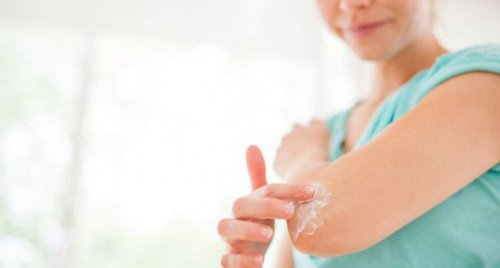 피부와 모발에 베이킹 소다 사용해야 하는 7가지 이유