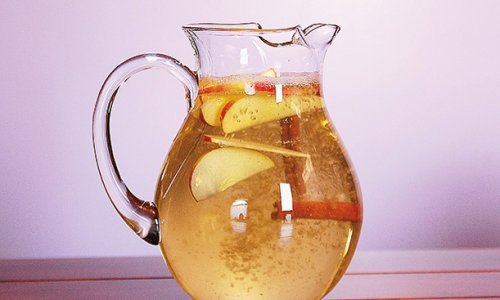 사과와 레몬을 넣은 계피 워터의 체중 감량 효능