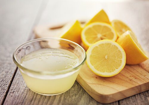 아침 식사 전에 마시는 레몬 물의 효능