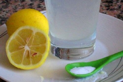 베이킹소다 레몬수 한 잔으로 하루를 시작하기