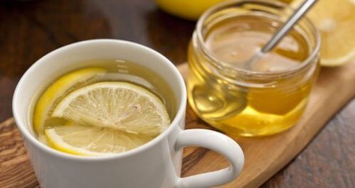 따뜻한 꿀물을 마셔야 하는 5가지 이유