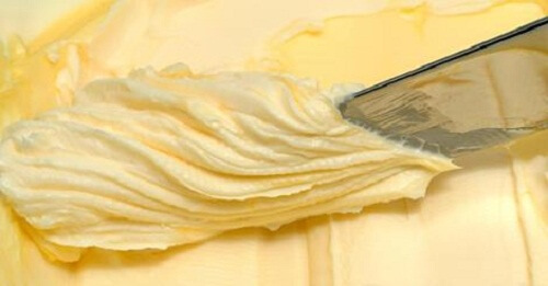 집에서 두 가지 재료로 버터 만들기