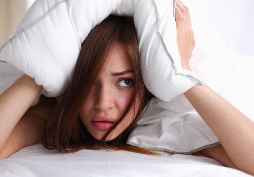 젖은 머리로 잠을 자면 나타나는 8가지 건강상 문제