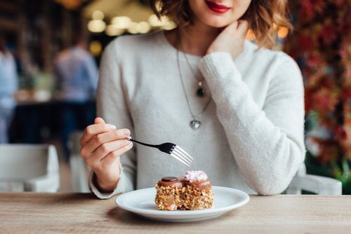식사 직후 피해야 할 행동 7가지