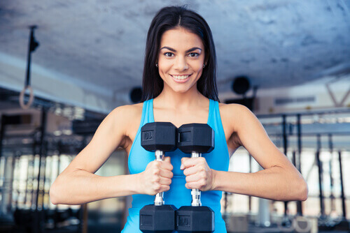 추를 이용한 운동은 여성을 더 근육질로 만든다