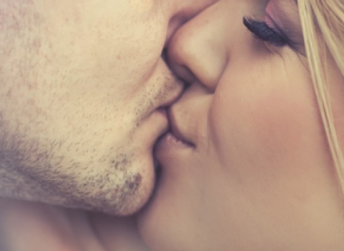 키스로 전염되는 가장 흔한 염증 5가지