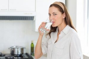 매일 물을 더 많이 마시는 것이 건강에 좋은 이유