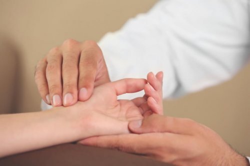 손 관련 증후군을 예방하기 위한 6가지 손 운동