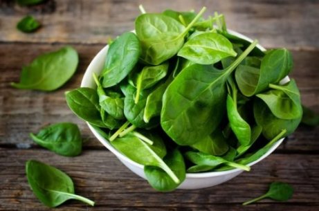 좋은 시력을 위한 10가지 운동과 식품 녹색 잎 채소