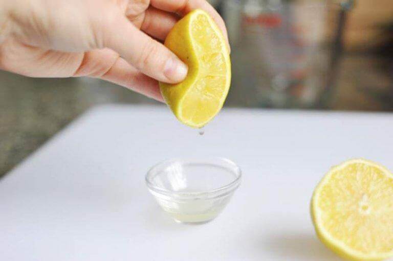 신장을 정화하는 놀라운 천연 요법 레몬 주스