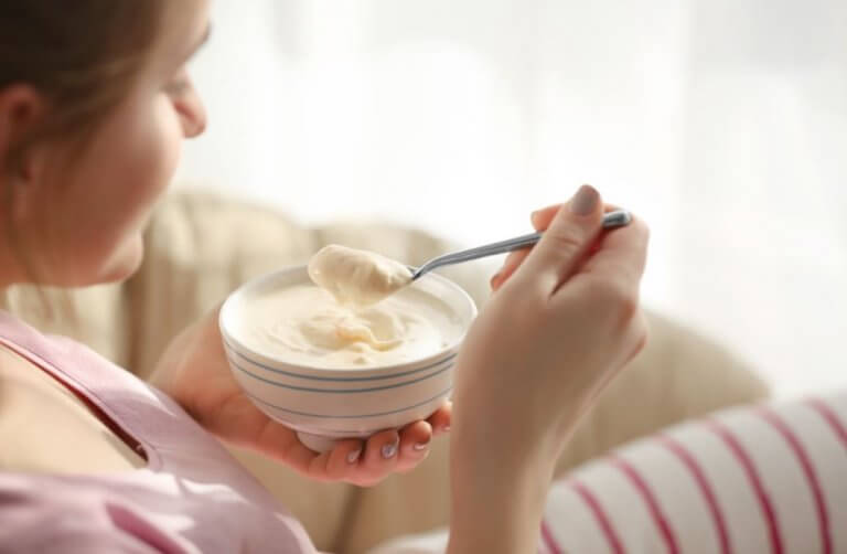 근육량을 늘려주는 맛있는 아침 식사 4가지 그릭 요거트