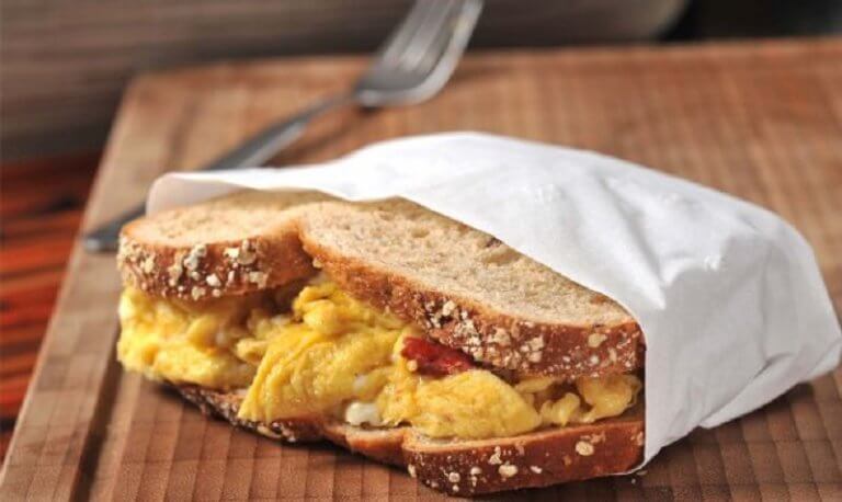 근육량을 늘려주는 맛있는 아침 식사 4가지 에그 샌드위치