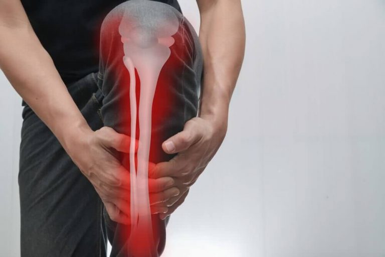 뼈 통증이 생기는 원인과 증상 및 치료
