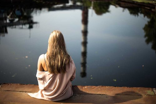 외로움을 느끼는 4가지 원인과 극복 방법