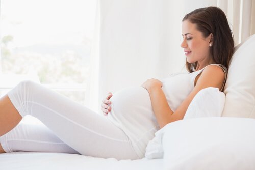 태아 사망의 위험성을 낮추는 수면 자세