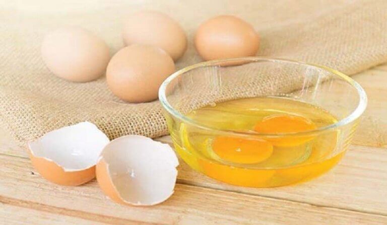 건조한 모발에 수분을 공급하는 3가지 달걀 요법