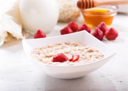 건강하고 맛있는 아침 식사용 오트밀 레시피 10가지