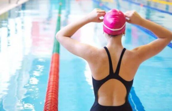 물 공포증을 극복하고 수영을 더 잘하는 방법