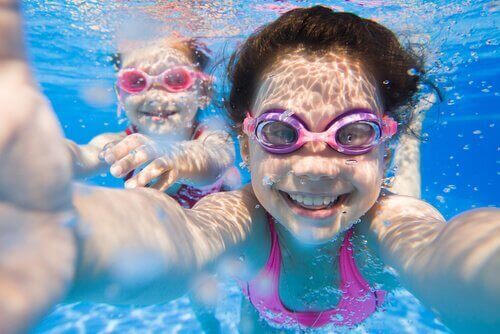 아이들에게 수영을 가르칠 때 기억하면 좋은 팁