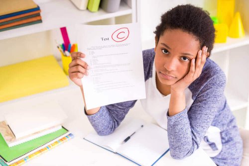 부부 싸움을 자주 목격하는 자녀들은 집중력과 주의력이 저하됨에 따라 학업 성적에 지장이 생길 수 있다.
