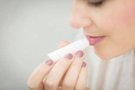 자외선으로부터 입술을 보호하는 방법