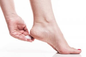 발뒤꿈치 각질을 줄이는 7가지 가정 요법