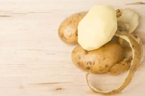 감자 껍질을 활용한 4가지 가정 요법
