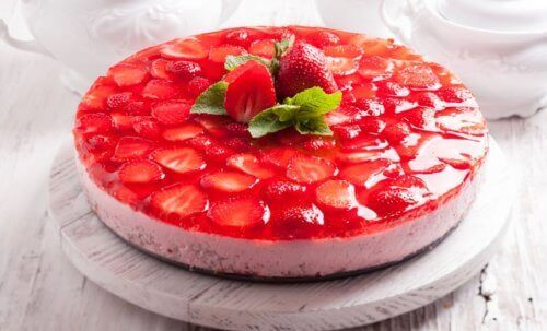 무설탕 휘핑크림이 함유된 딸기 케이크