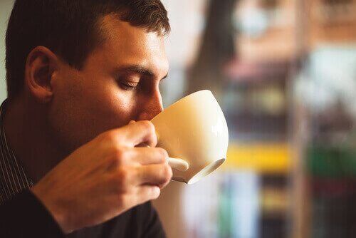 커피를 지나치게 많이 마시지 않기 위한 5가지 요령 