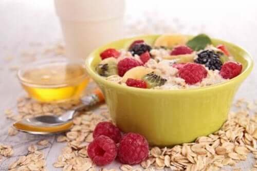 아침 식사로 콜레스테롤을 낮추는 5가지 방법