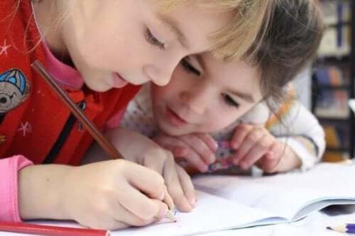 아이에게 글자 쓰기 연습을 시키는 5가지 방법