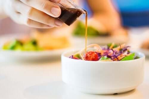 저칼로리 샐러드 드레싱 레시피 5가지 - 건강을 위한 발걸음