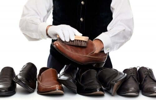 가죽 신발을 닦는 5가지 유용한 팁