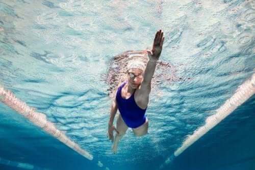 수영의 놀라운 심리적 이점 5가지