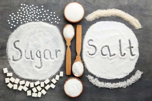 설탕 VS 소금: 과다 섭취하면 어느 쪽이 더 나쁠까?