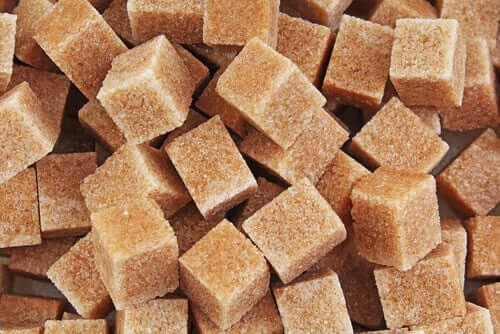 갈색설탕이 백설탕보다 나은가?