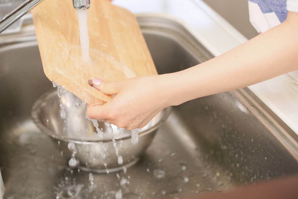설거지를 할 때 가장 흔히 저지르는 실수 8가지