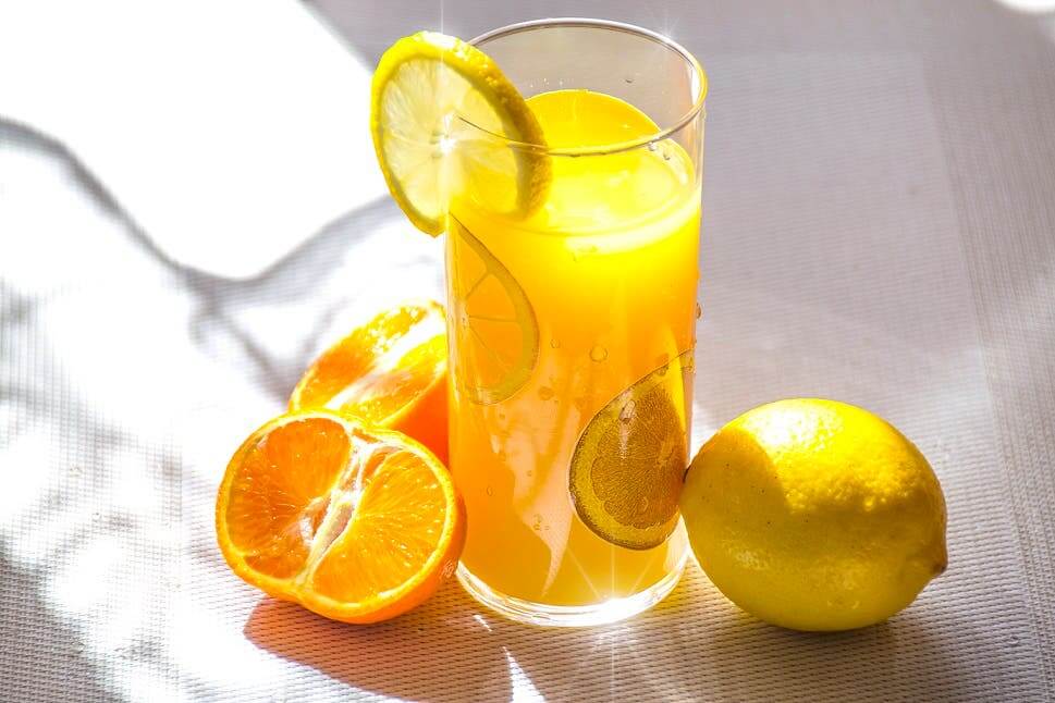 레몬주스가 우리 몸에 주는 놀라운 이점 5가지