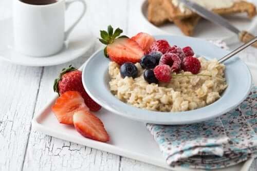건강한 아침 식사를 위해 먹어야 할 음식과 피해야 할 음식