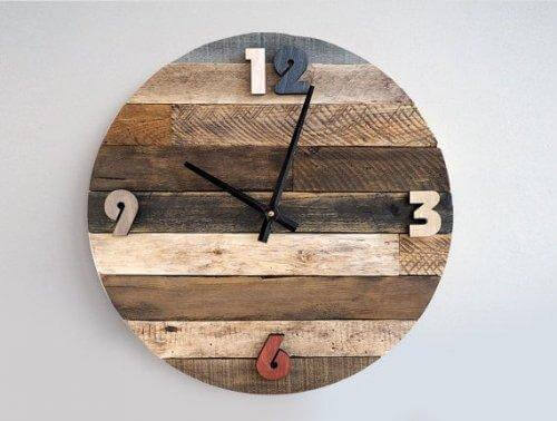 3. 나무로 만든 시계