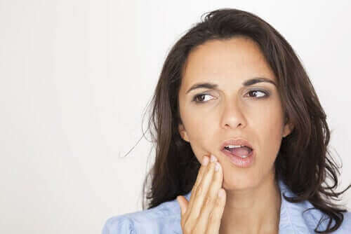 민감한 치아가 통증을 느끼기 쉬운 이유는 무엇일까?