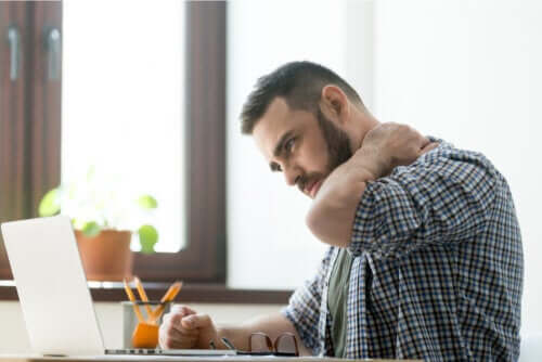 전신 통증을 유발할 수 있는 원인 10가지