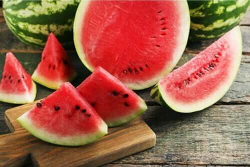 여름철에 섭취할 수 있는 3가지 과일