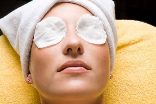 눈 통증에 대한 자연 치료법 4가지