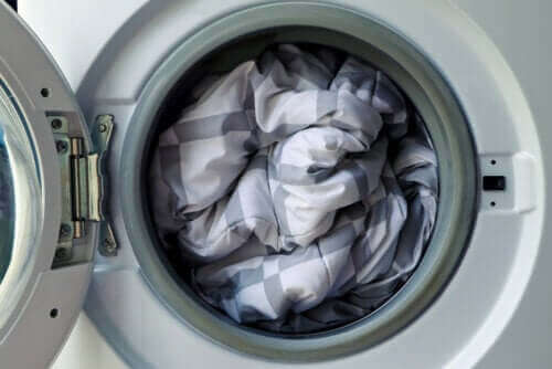 침대 커버를 세탁하는 5가지 방법