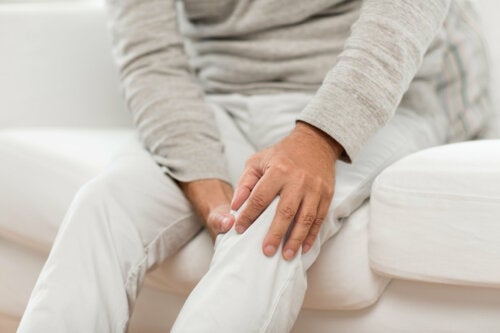 무릎 통증의 원인 및 자연 요법