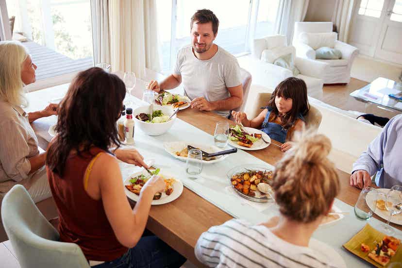 과학적으로 입증된 가족과 함께하는 식사의 이점 10가지