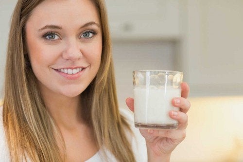 식물성 우유를 만드는 방법 4가지