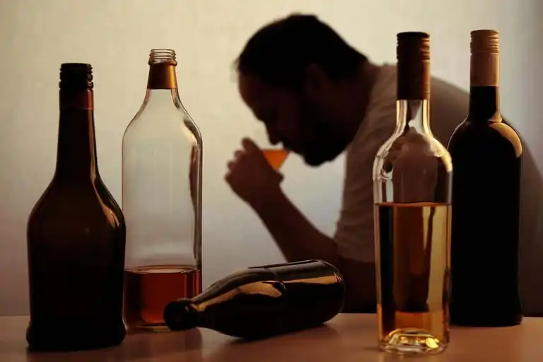 알코올 의존증의 원인, 영향, 치료
